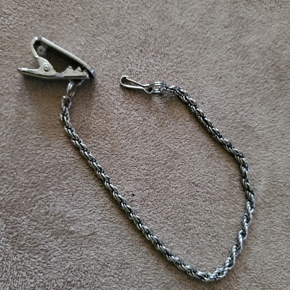Attachment clip chain